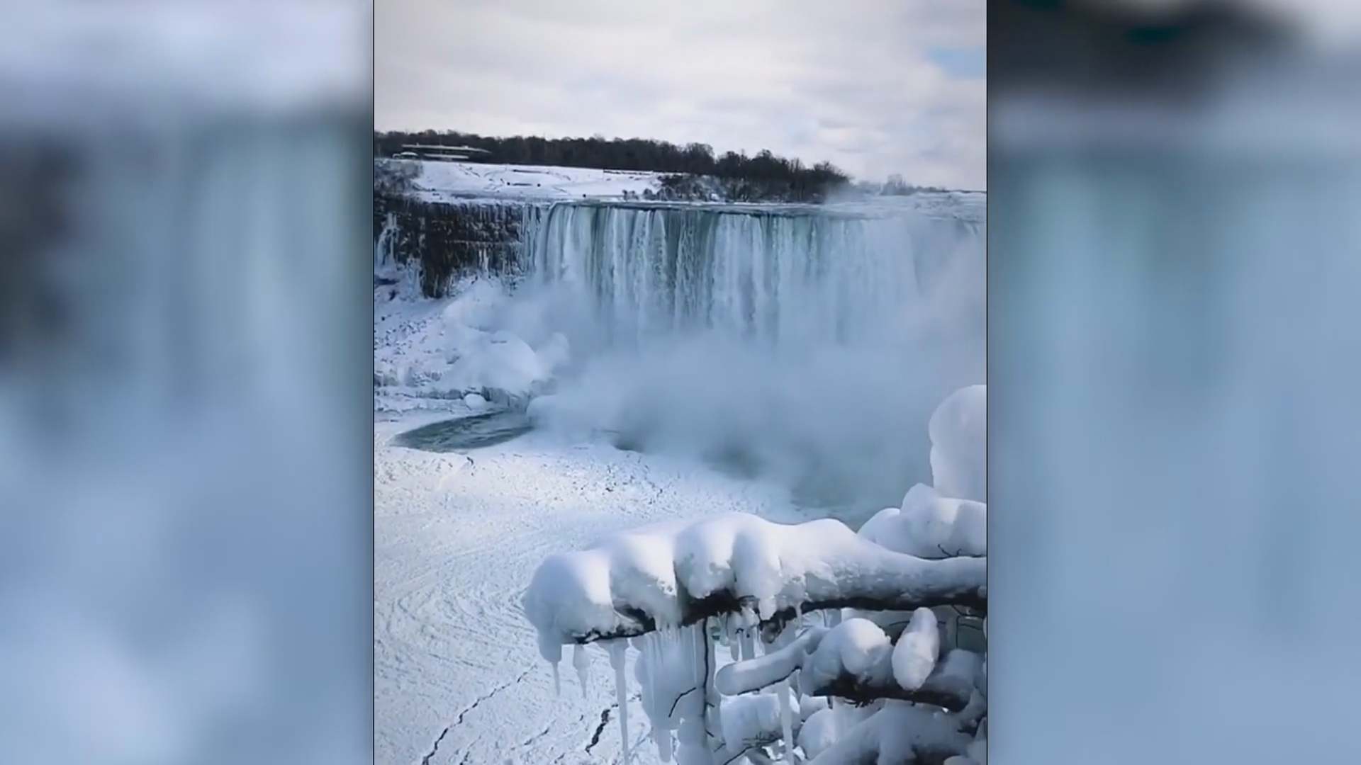 Niagara Falls Undergoes Freeze
