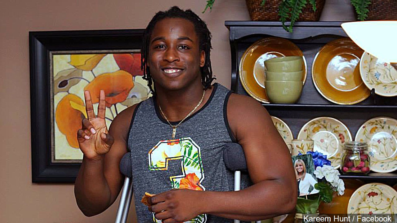 Browns Add Ex-Chief Kareem Hunt