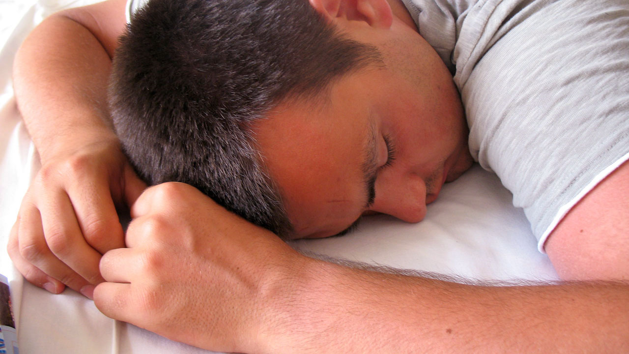 Study Says Sleeping With Lights On, Weight Gain Linked