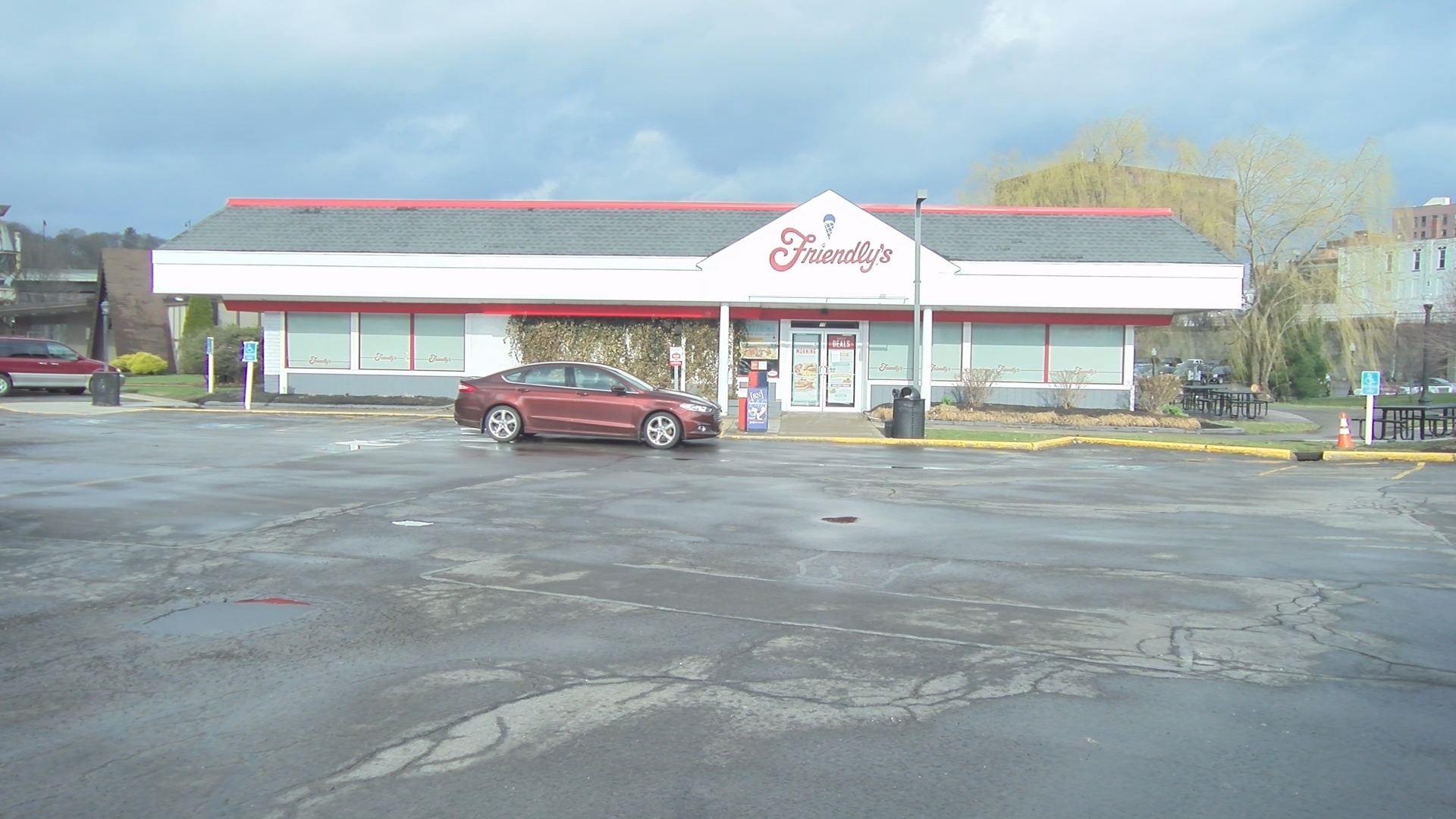 New Restaurant At Former Friendly’s Location Expected To Open In August