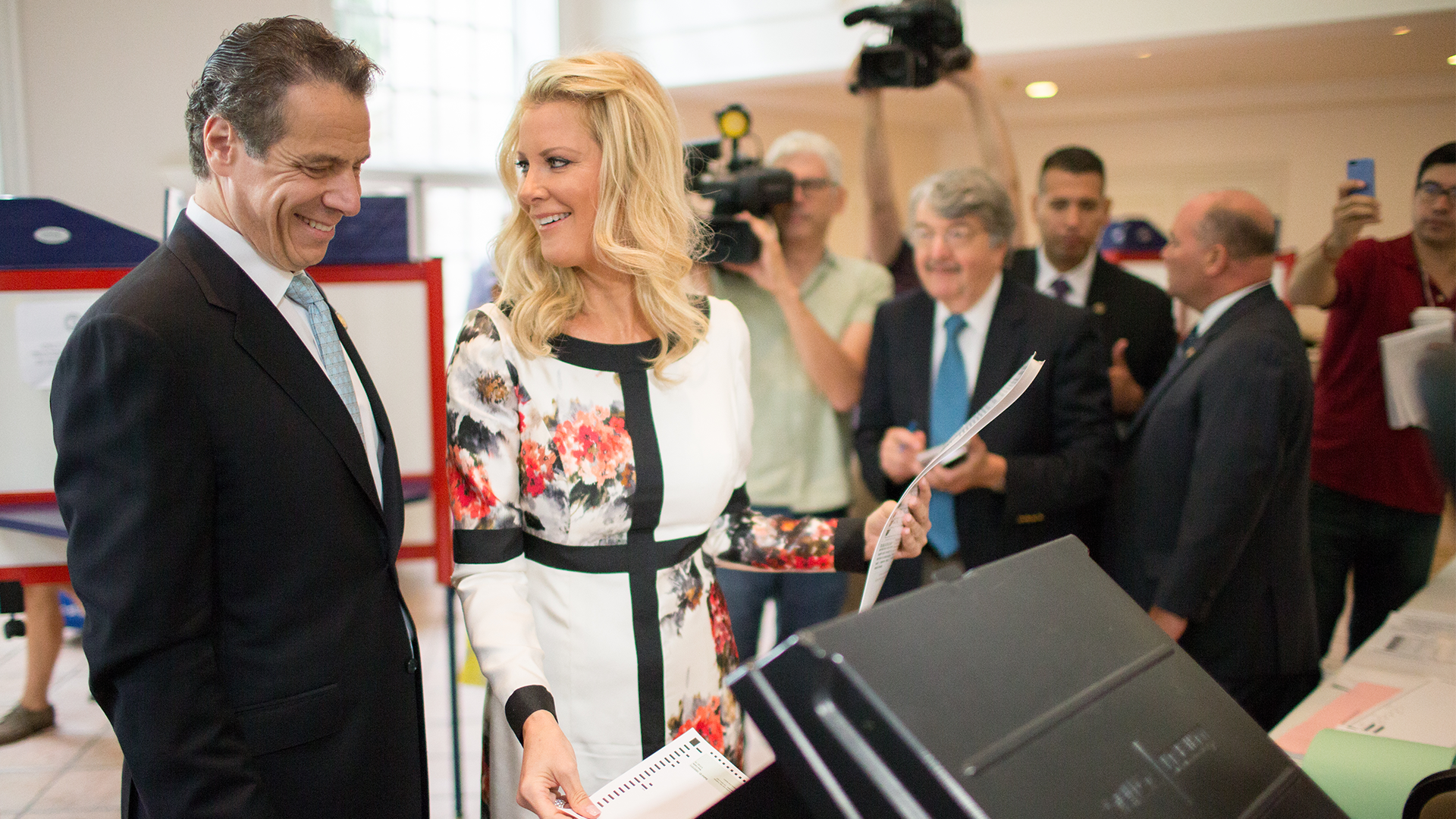 NY Gov. Cuomo, Food Network Star Sandra Lee Announce Split