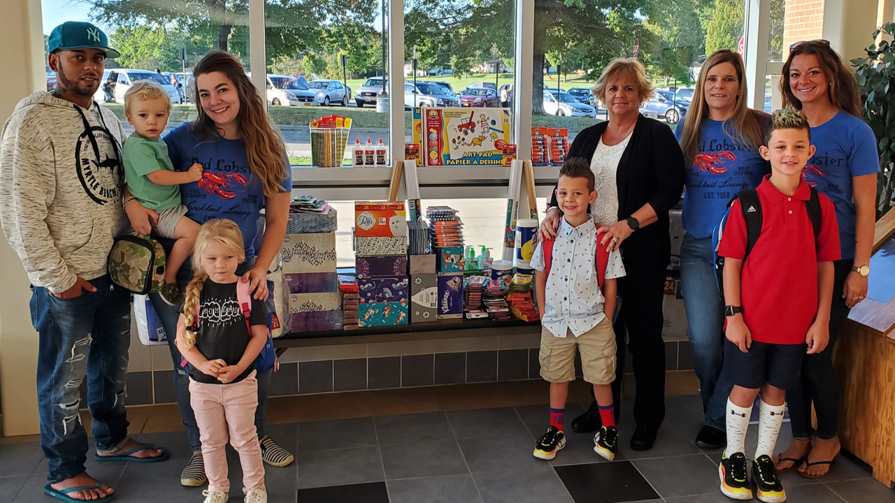 Red Lobster Staff Makes Donation To Local School
