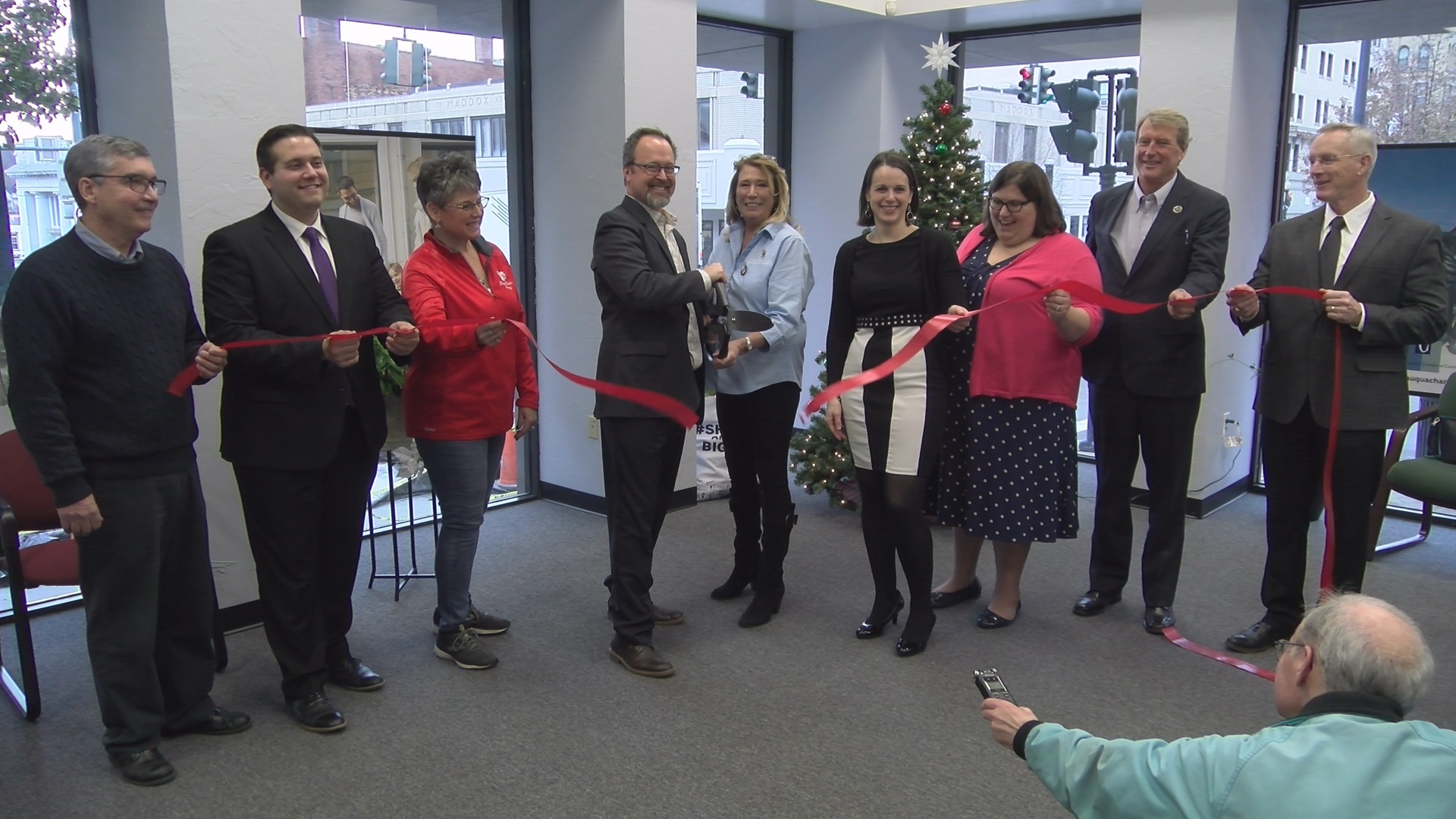 County Chamber Of Commerce Officially Opens New Downtown Office