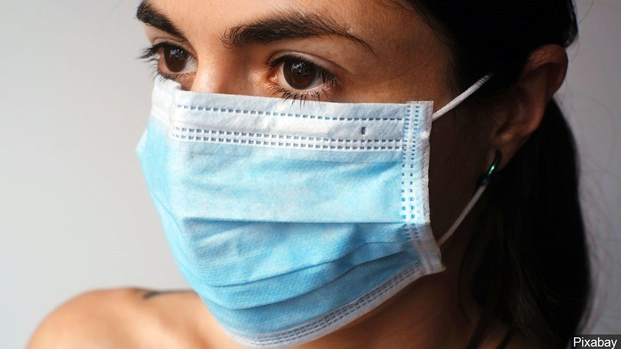 Woman wearing a face mask