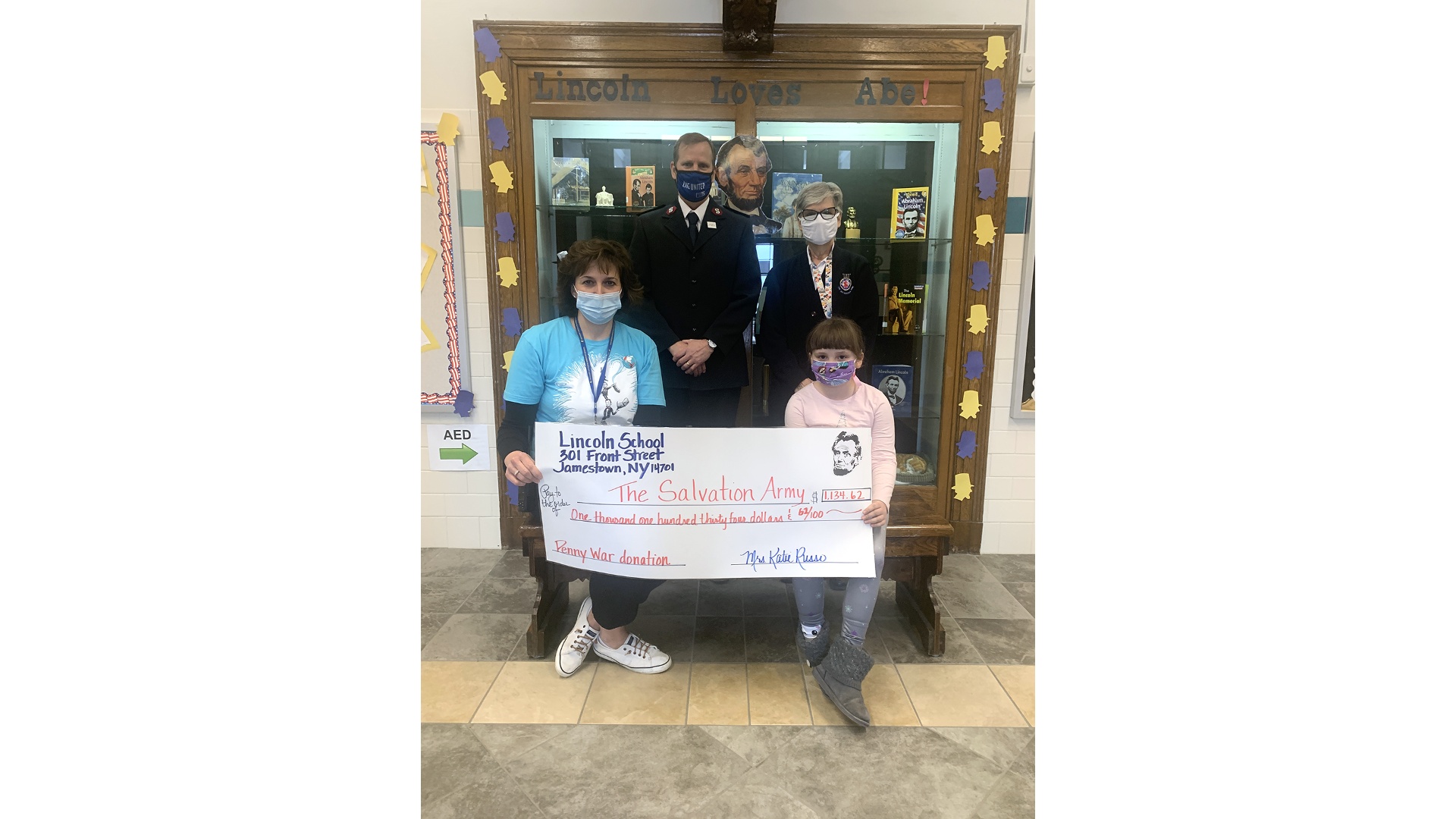 Spare Change Adds Up In A Sizable Donation From Lincoln Elementary