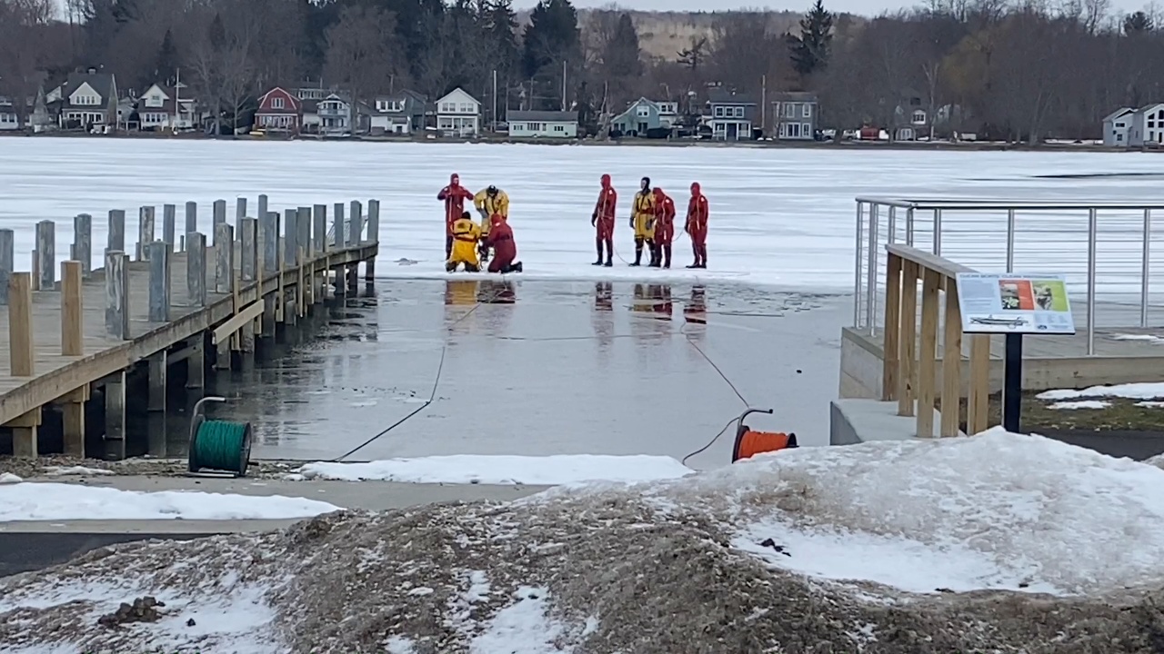 Firefighters Sharpen Lake Rescue Skills