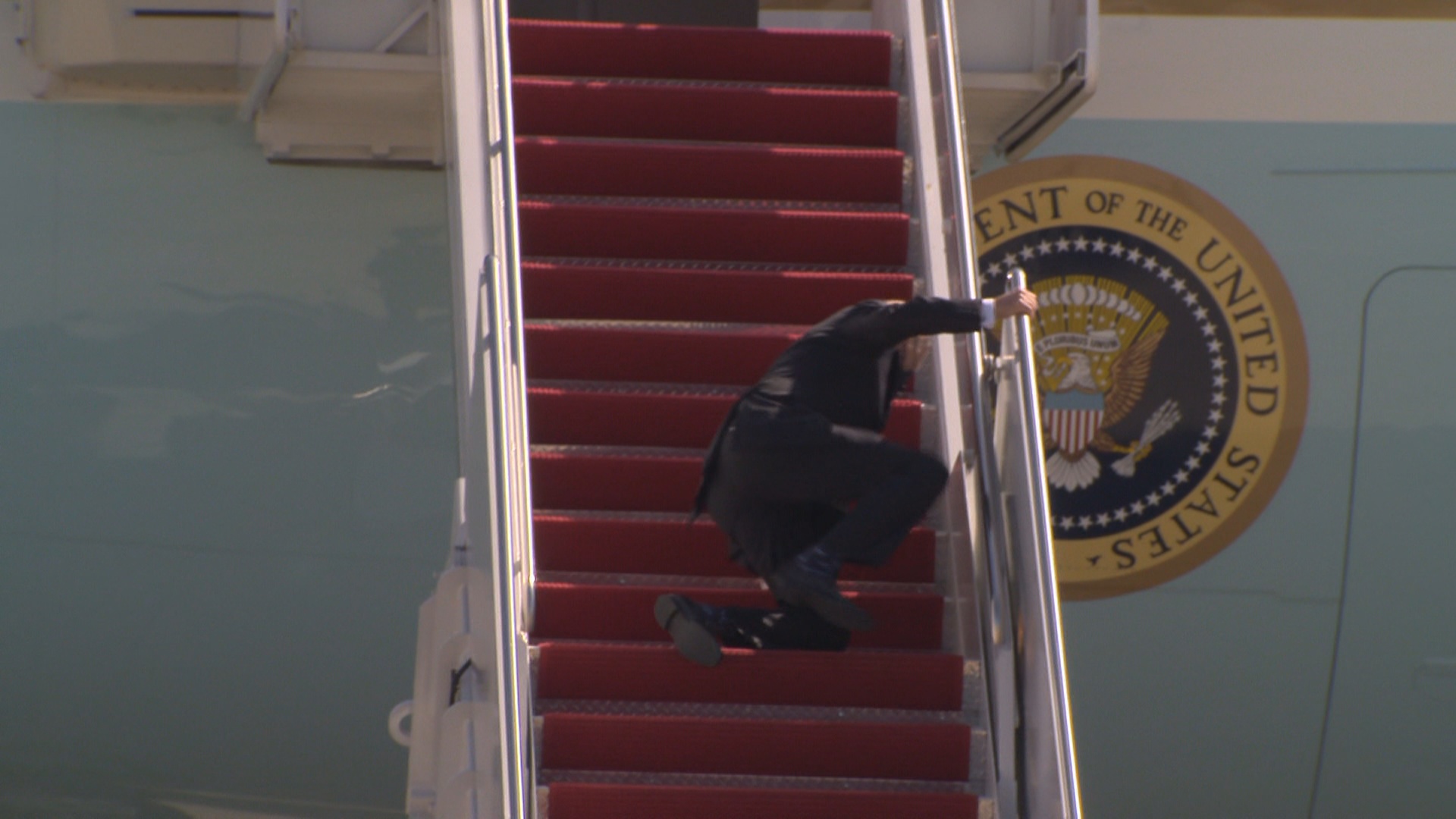 White House: Biden ‘100% Fine’ After Tripping While Boarding Air Force One