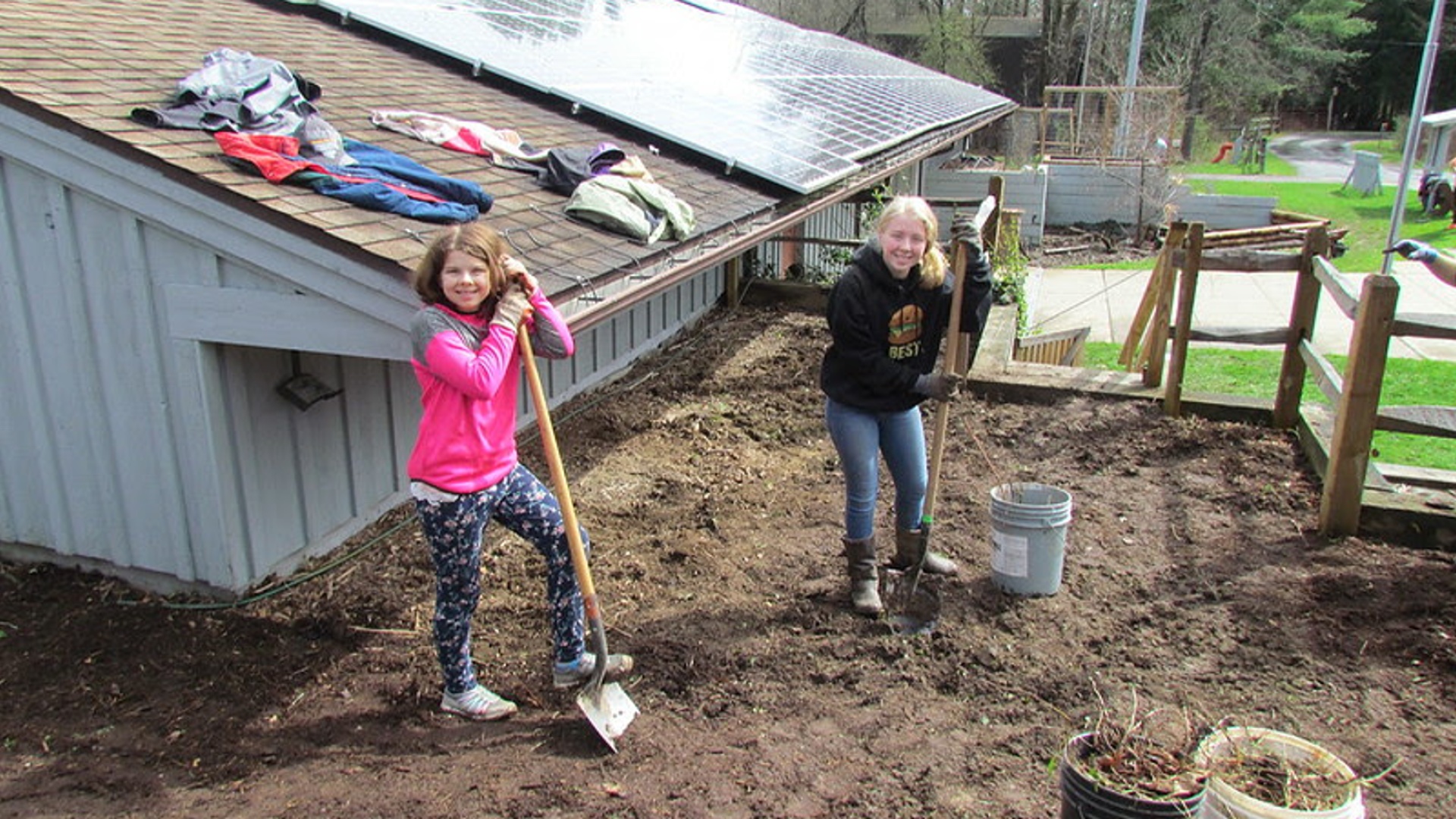 Nature Center Looking For Volunteers To Help With Earth Day Cleanup