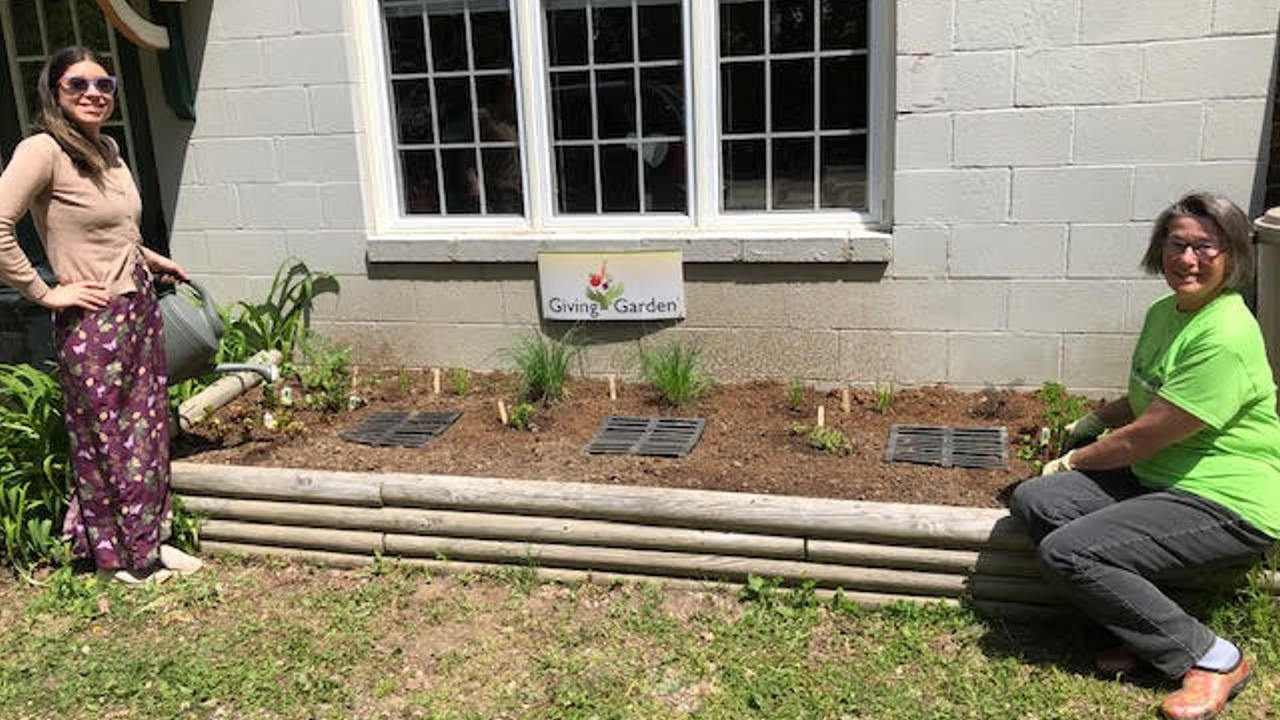 Local Garden Produce To Help Feed Mobile Market Customers