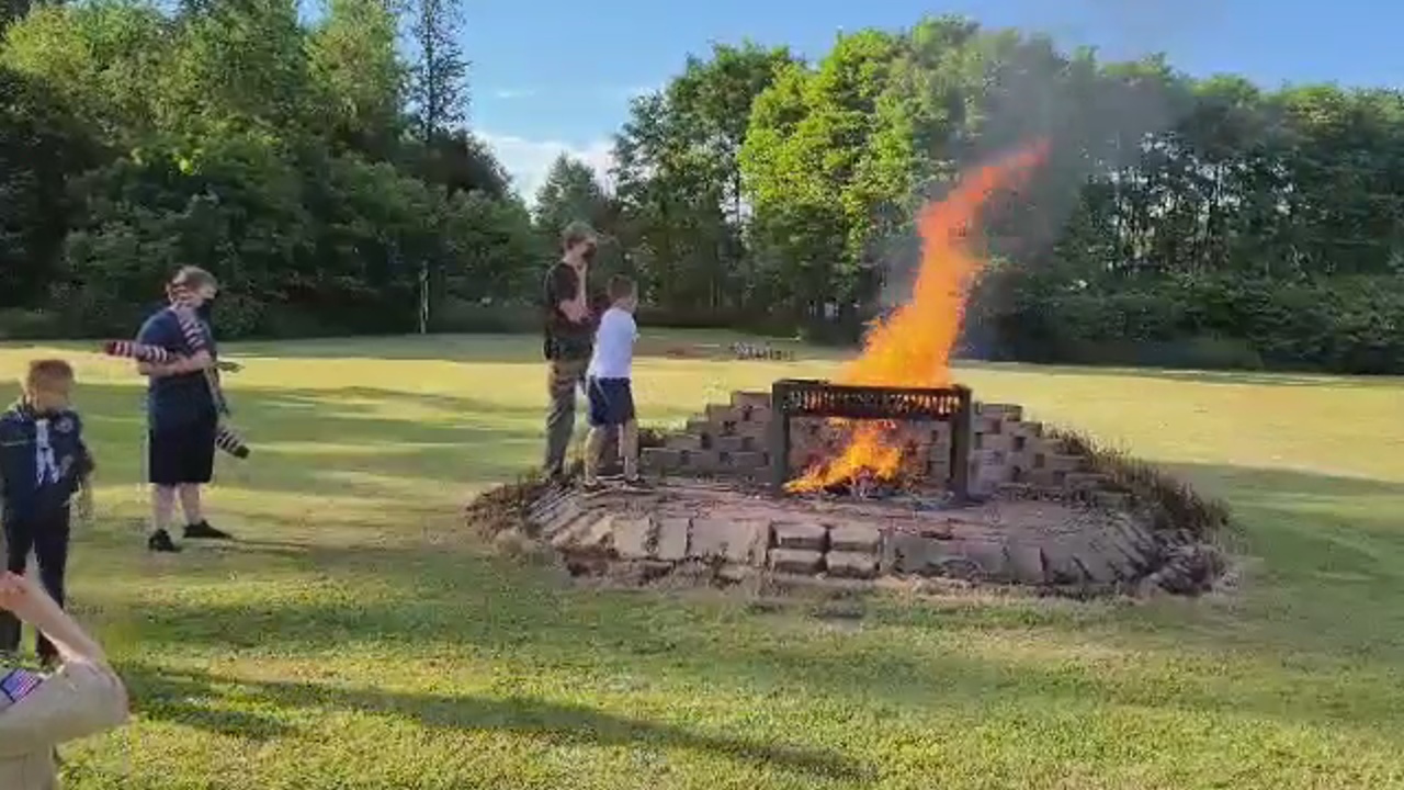 Area Cub, Boy Scouts Team Up To Properly Retire U.S. Flags