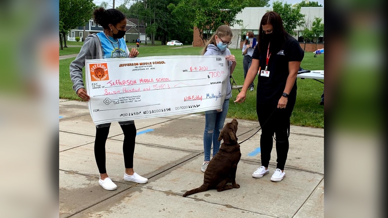 Jamestown Middle School Students Raise Money For Comfort Dog Training