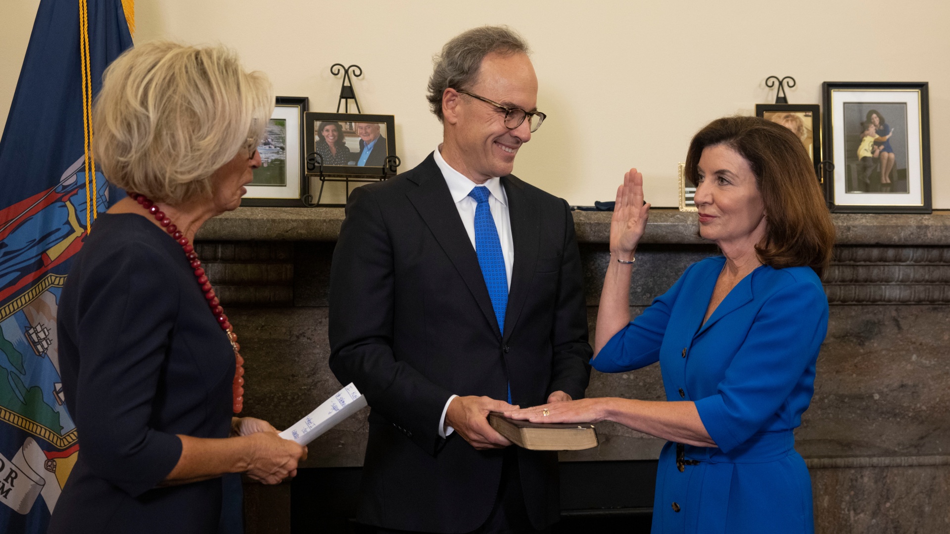 US Rep. Jeffries Endorses Hochul In New York Governor’s Race 