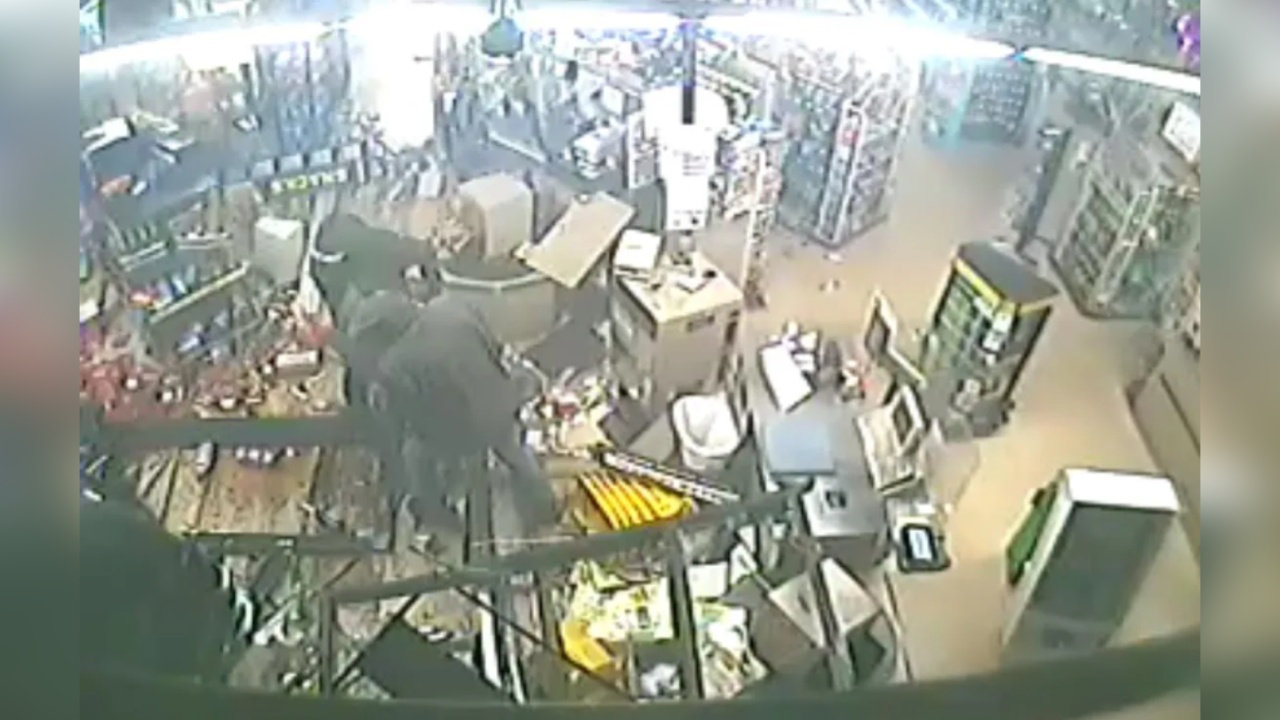 Investigators Seek Suspects Who Drove Through Dollar General Store, Stole Safe