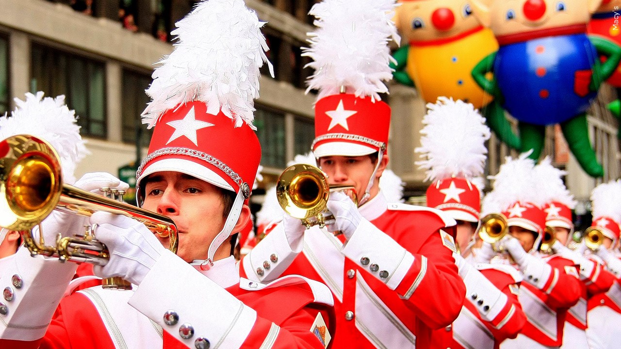 Macy’s Thanksgiving Day Parade Returns To Pre-pandemic Shape 