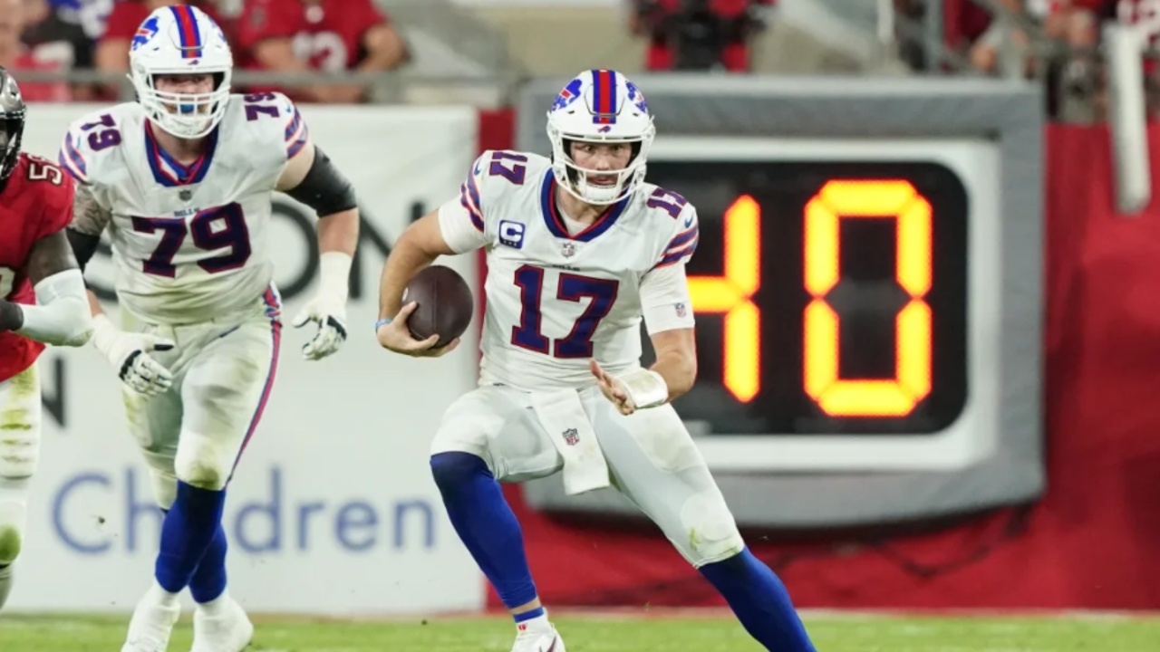 Governor Hochul Cautions Safety: Urges Steeler Fans to Stay Home