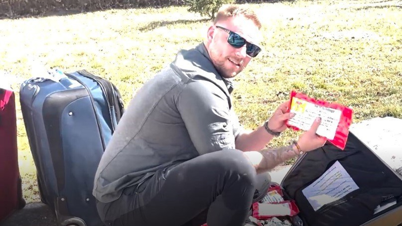 Americans Fly To Poland, Deliver Supplies For Ukraine