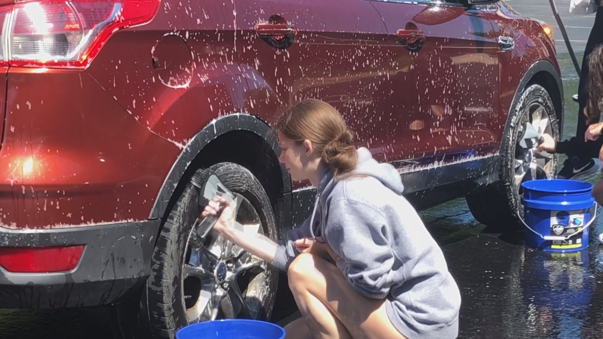Local Students Hold Car Wash Fundraiser For Women’s Shelter