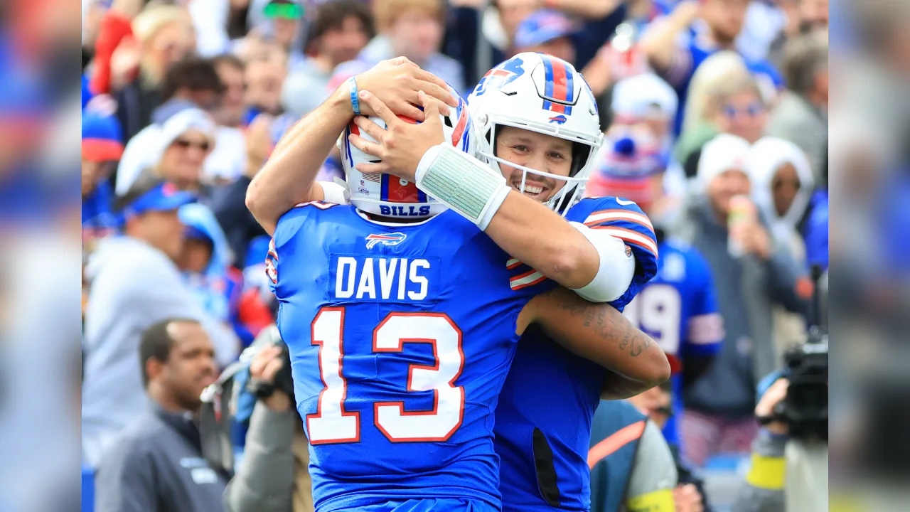 Allen picks apart Steelers secondary in Bills’ 38-3 win