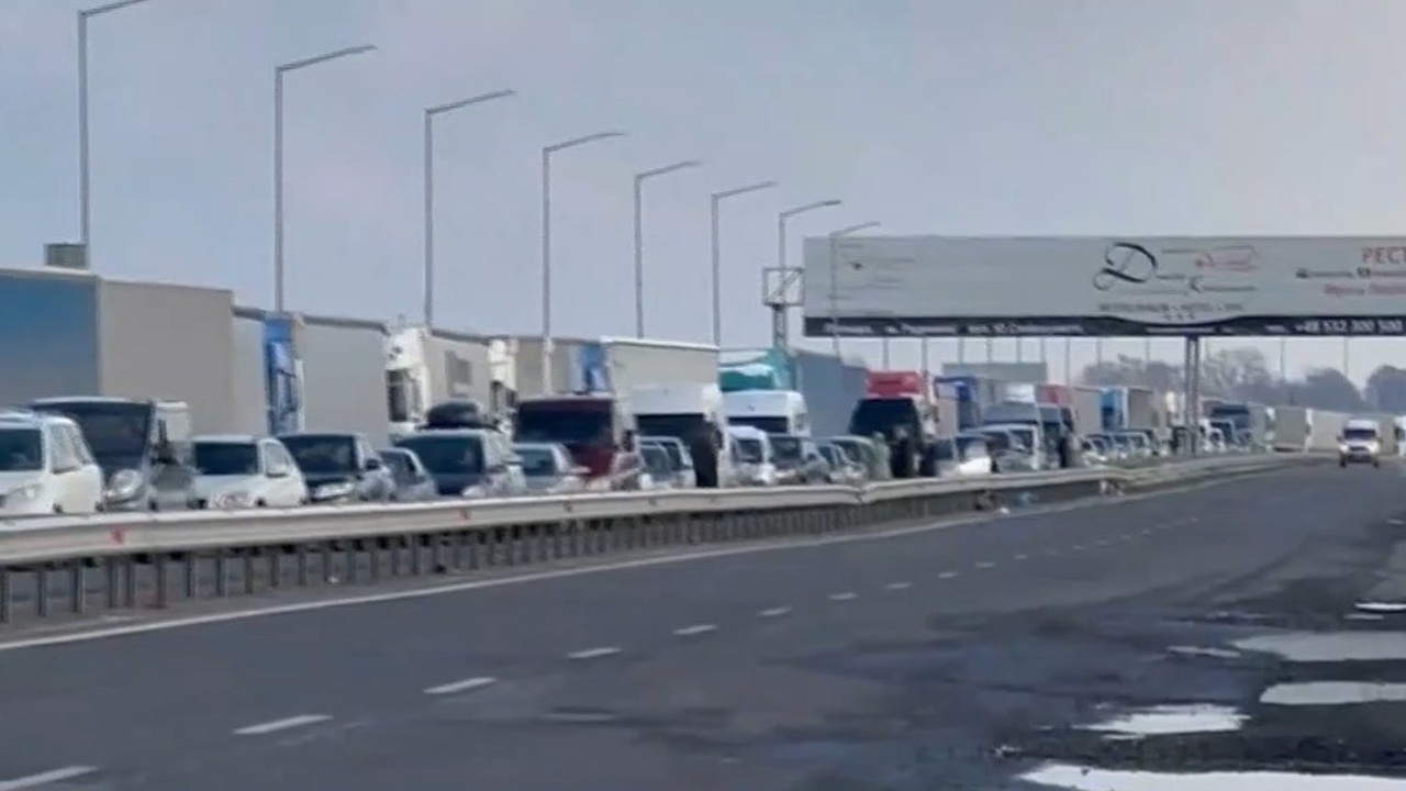 Stories from Ukraine: Long Waits at Border Crossing