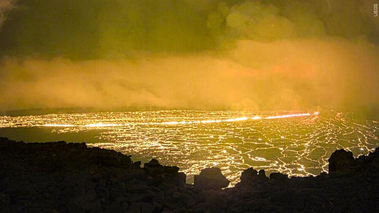 Erupting Hawaii volcano spurs warning for people to prepare