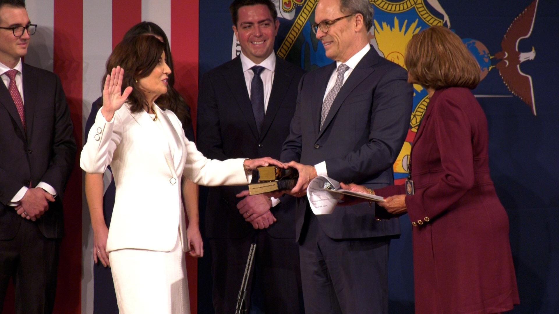 Gov. Hochul officially sworn in