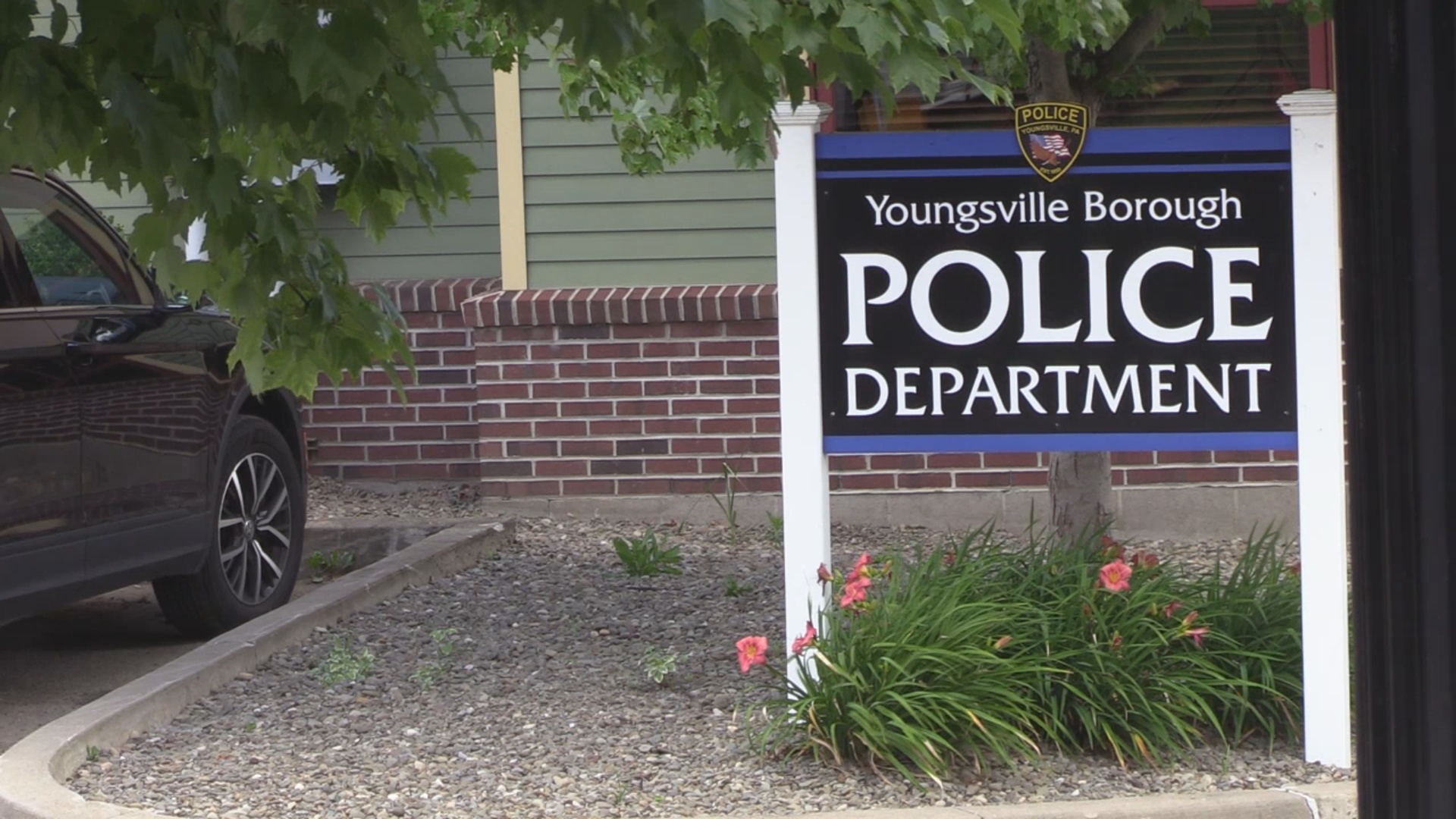 Community Donating Goods For Burham Manhunt